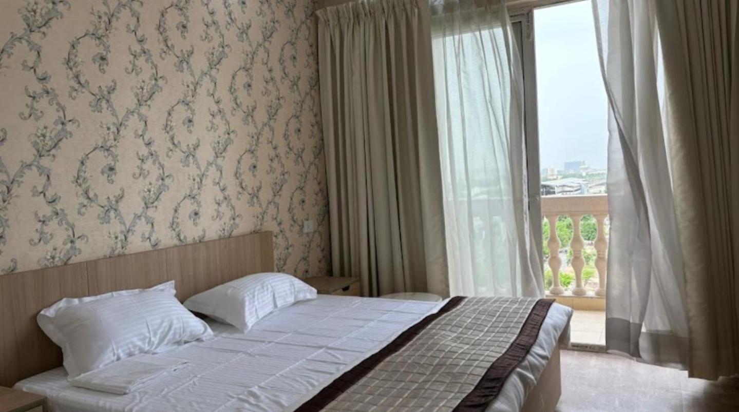 Kaanha Bnb Грейтър Нойда Екстериор снимка